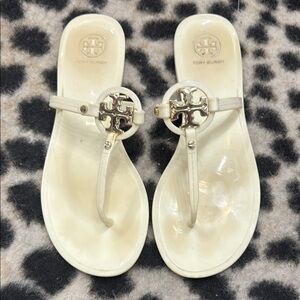 Tory Burch Cream Sandals with Iconic Logo